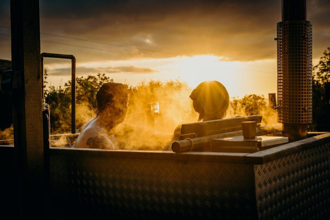 Blatchford Briar - Award Winning Private Shephards Huts With Their Own Secluded Hot Tubs Milton Abbot ภายนอก รูปภาพ